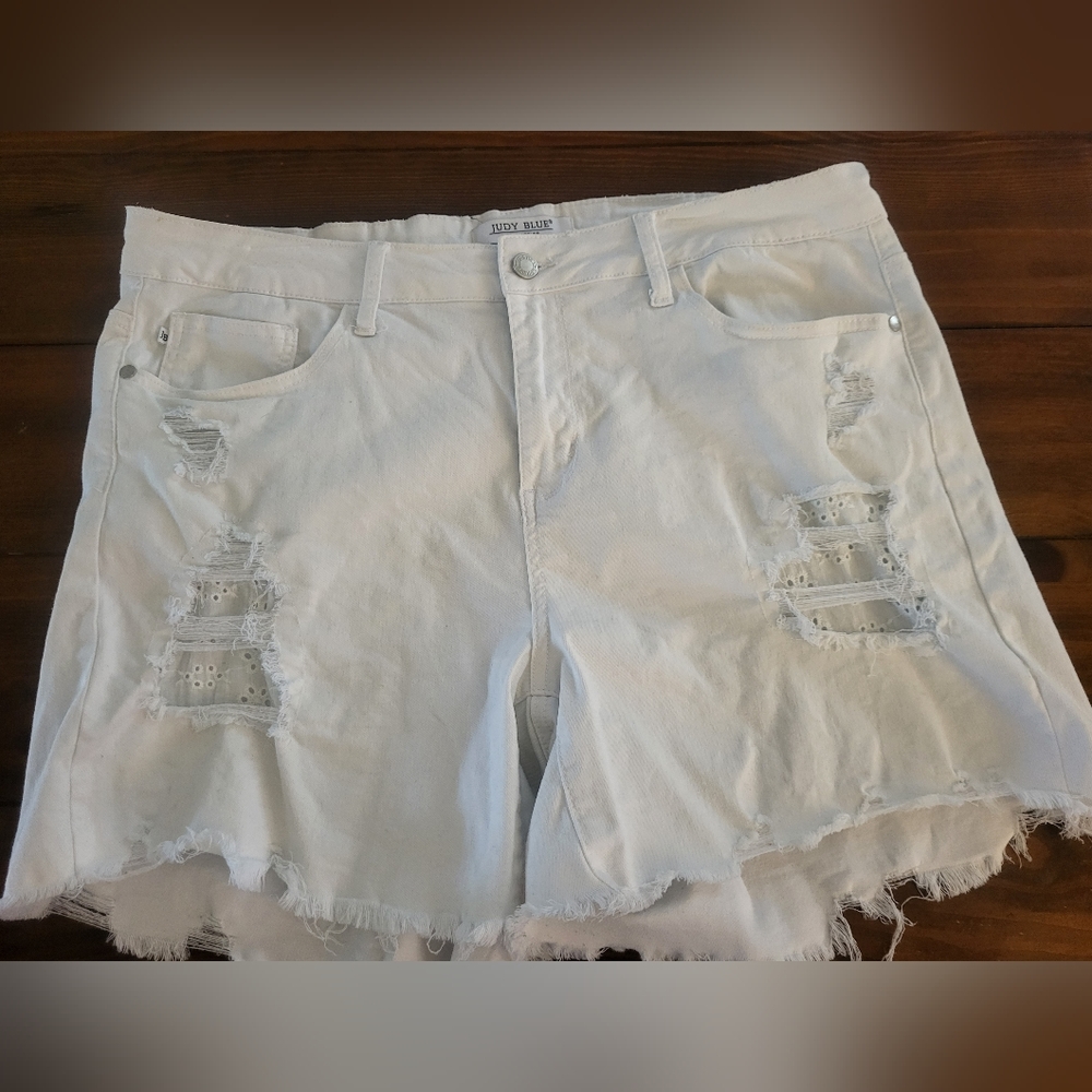 Judy Blue White Stretch Denim Distressed Eyelet Peekaboo Embellished Shorts